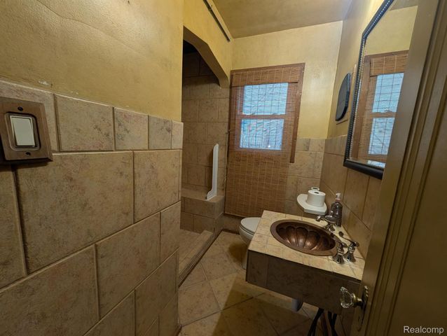 6652 Rockdale Street, Dearborn Heights, MI 48127