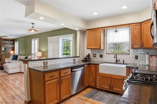 1271 Atterbury Drive, Macedonia, OH 44056