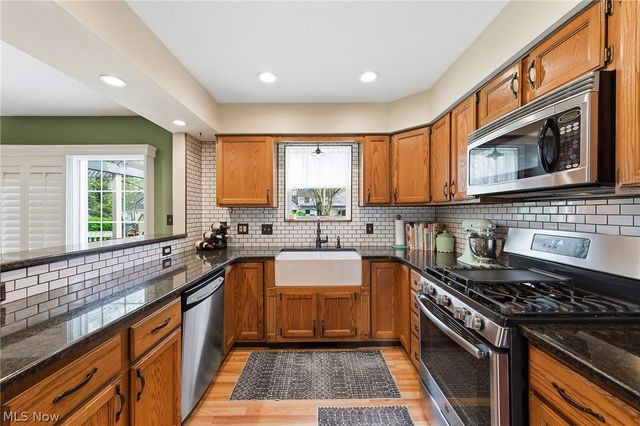 1271 Atterbury Drive, Macedonia, OH 44056