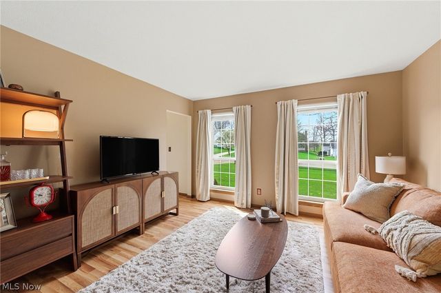 1271 Atterbury Drive, Macedonia, OH 44056