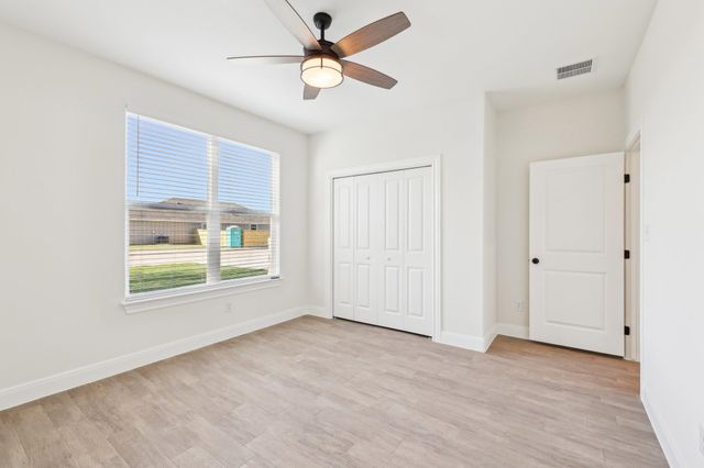 129 Callie ST, Smithville, TX 78957