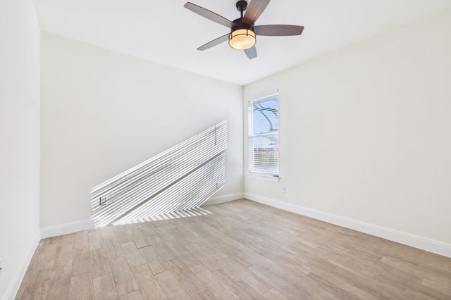 129 Callie ST, Smithville, TX 78957