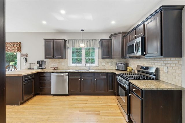 6 Harness Path, Plainville, MA 02762