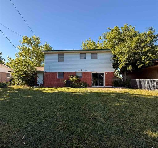 5714 NW Ash, Lawton, OK 73505