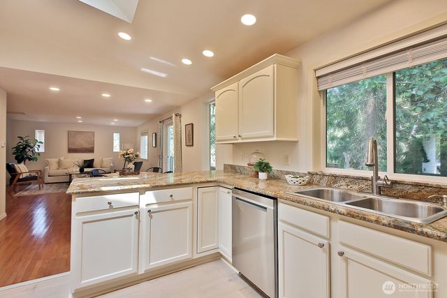 4323 Shadowood Drive, Clinton, WA 98236