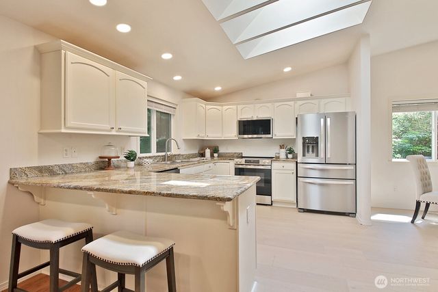 4323 Shadowood Drive, Clinton, WA 98236