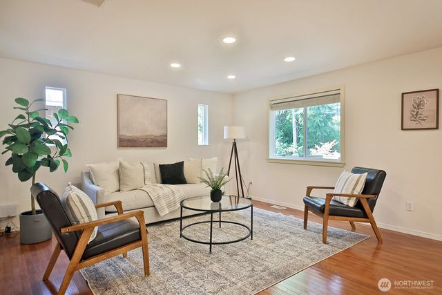 4323 Shadowood Drive, Clinton, WA 98236