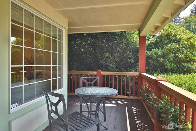 4323 Shadowood Drive, Clinton, WA 98236