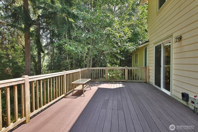 4323 Shadowood Drive, Clinton, WA 98236