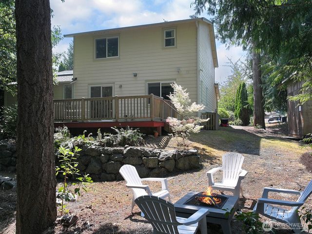 4323 Shadowood Drive, Clinton, WA 98236