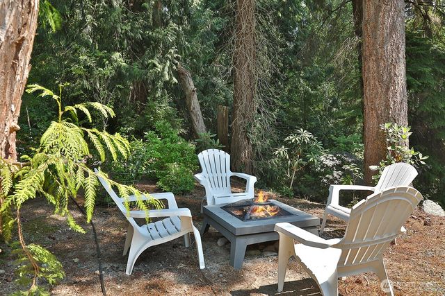 4323 Shadowood Drive, Clinton, WA 98236