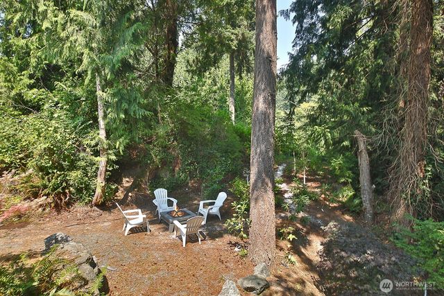 4323 Shadowood Drive, Clinton, WA 98236