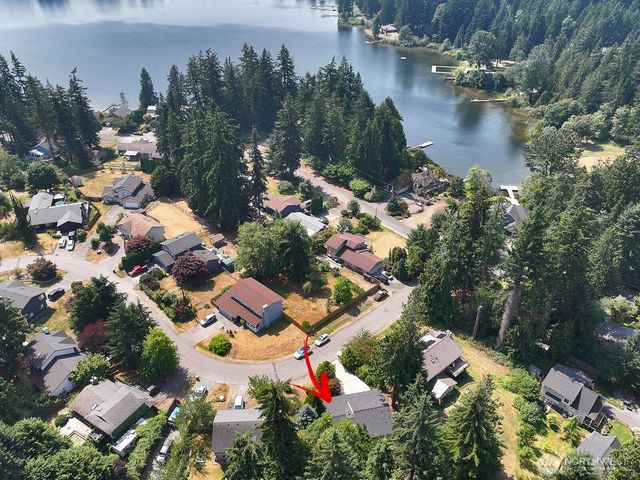 4323 Shadowood Drive, Clinton, WA 98236