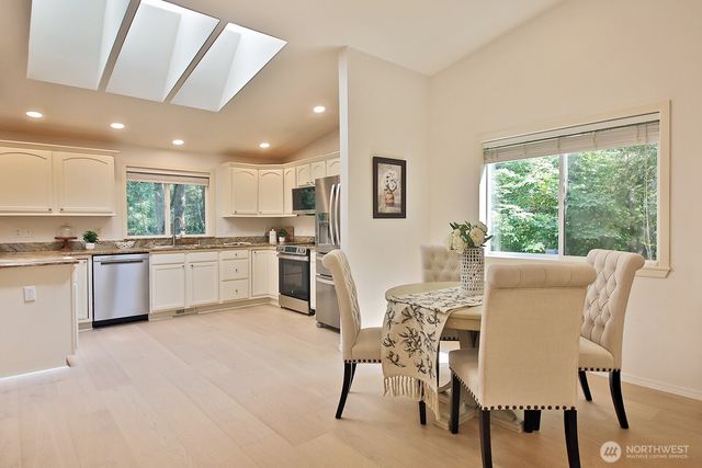 4323 Shadowood Drive, Clinton, WA 98236