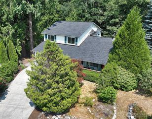 4323 Shadowood Drive, Clinton, WA 98236