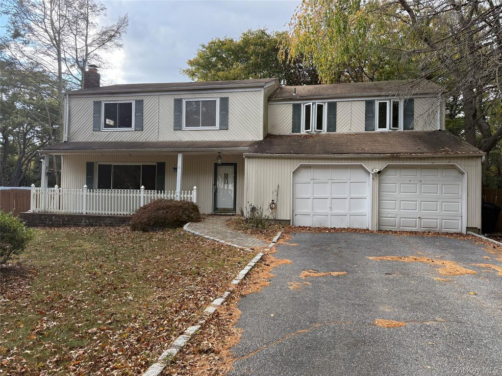 7 Shoreham Drive W, Dix Hills, NY 11746