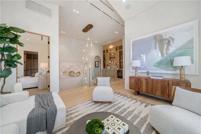 5012 Odessa Avenue, Encino, CA 91436