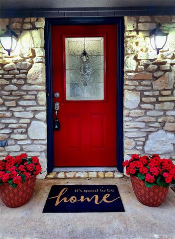 2000 Donna DR, Taylor, TX 76574