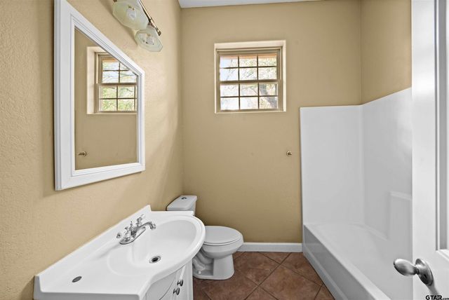 3114 Rolling Hill Dr, Tyler, TX 75702