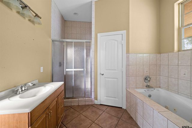 3114 Rolling Hill Dr, Tyler, TX 75702