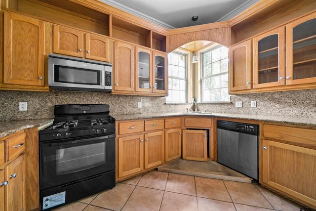 3114 Rolling Hill Dr, Tyler, TX 75702