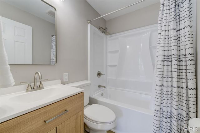 11001 Saint Raphael Lane, St Ann, MO 63074