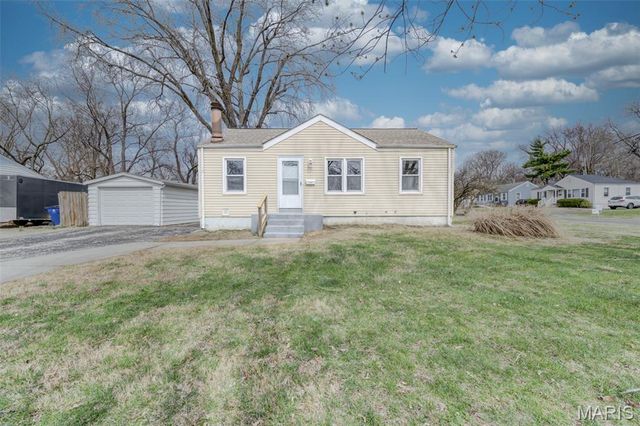 11001 Saint Raphael Lane, St Ann, MO 63074