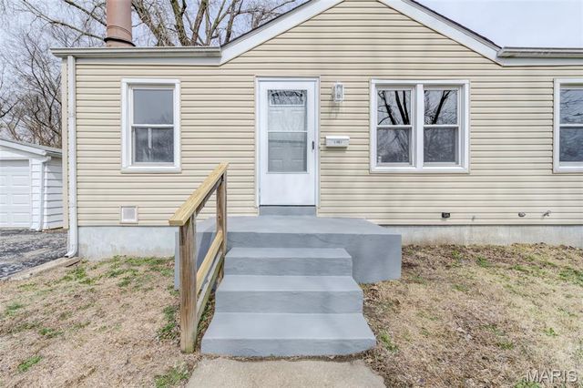 11001 Saint Raphael Lane, St Ann, MO 63074