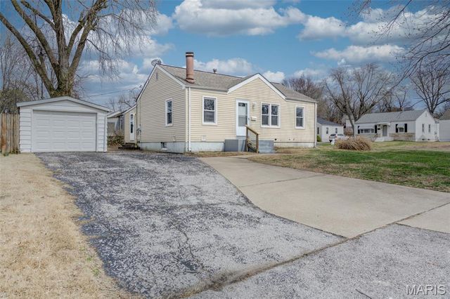 11001 Saint Raphael Lane, St Ann, MO 63074