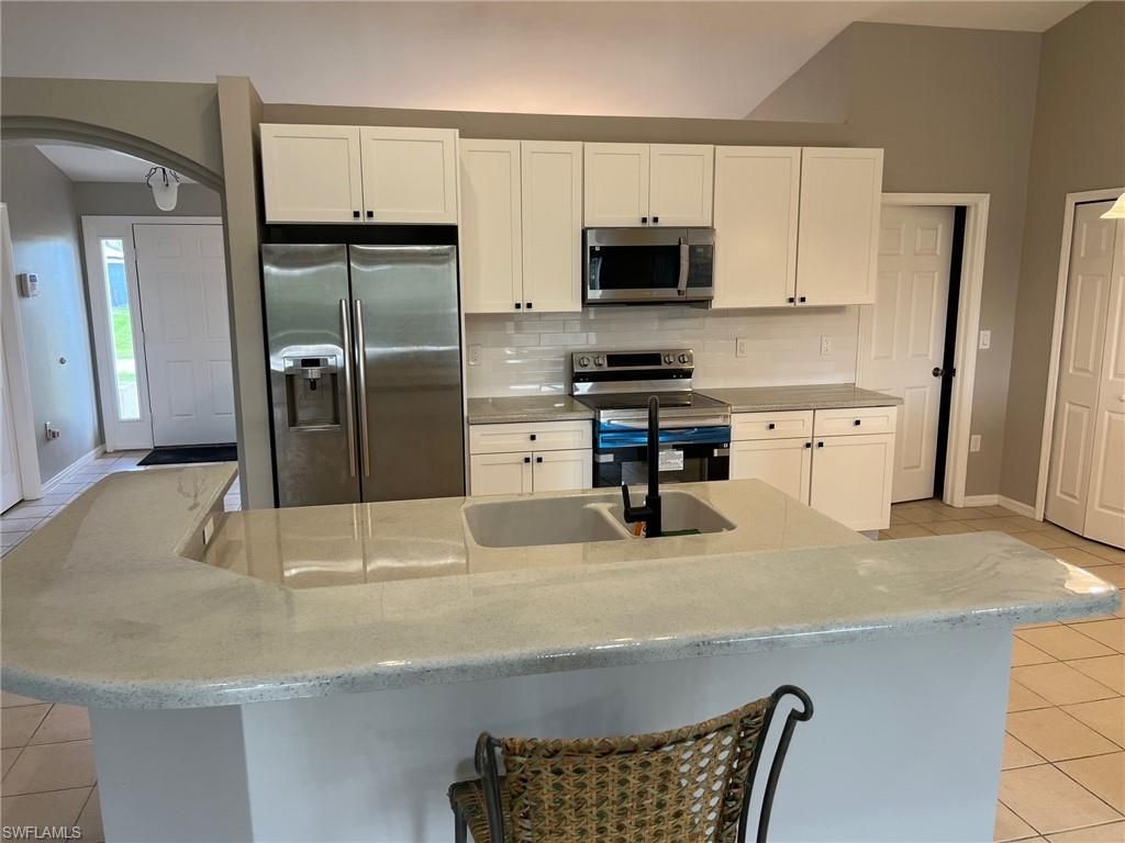4015 6th ST SW, LEHIGH ACRES, FL 33976 — photo 2
