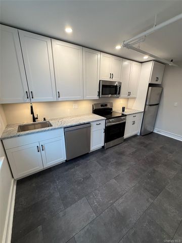 127 South Street 3E, Oyster Bay, NY 11771