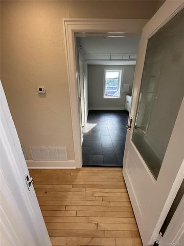 127 South Street 3E, Oyster Bay, NY 11771