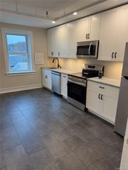 127 South Street 3E, Oyster Bay, NY 11771