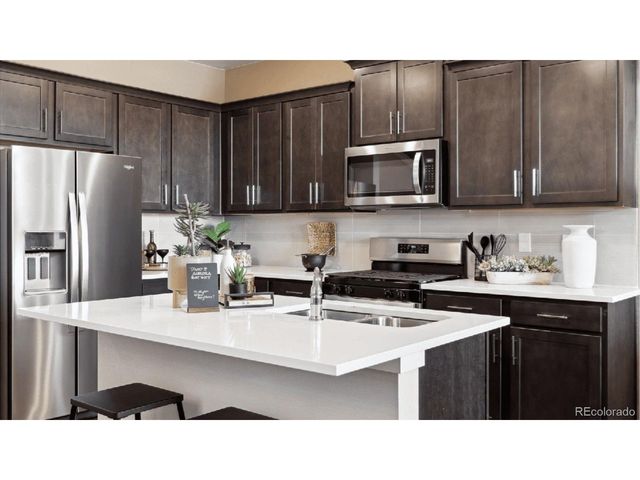 22372 E 7th Pl, Aurora, CO 80018