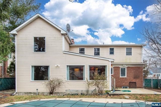 35 Taggart Way, Saddle Brook, NJ 07663