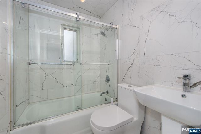 35 Taggart Way, Saddle Brook, NJ 07663