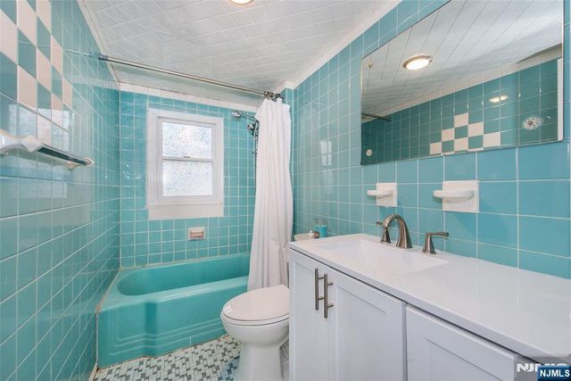 35 Taggart Way, Saddle Brook, NJ 07663