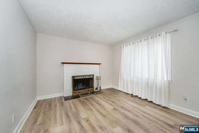 35 Taggart Way, Saddle Brook, NJ 07663