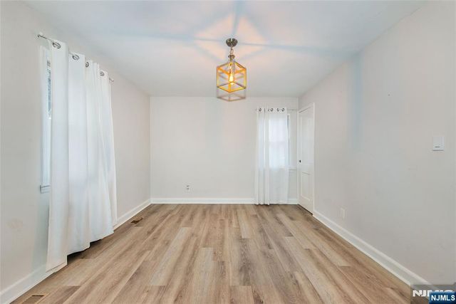 35 Taggart Way, Saddle Brook, NJ 07663