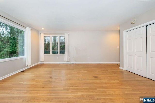35 Taggart Way, Saddle Brook, NJ 07663