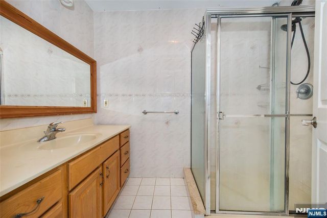 35 Taggart Way, Saddle Brook, NJ 07663