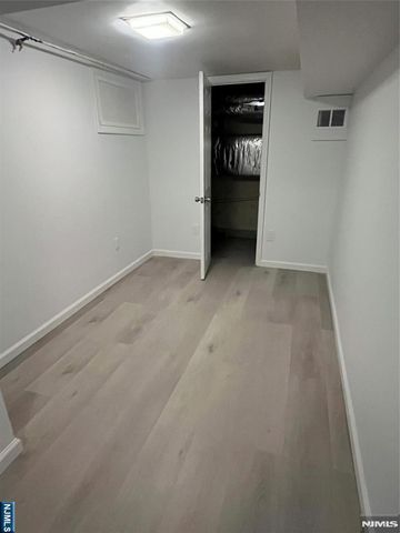 35 Taggart Way, Saddle Brook, NJ 07663