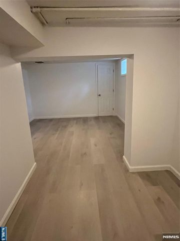 35 Taggart Way, Saddle Brook, NJ 07663