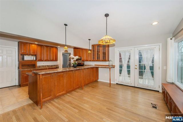 35 Taggart Way, Saddle Brook, NJ 07663