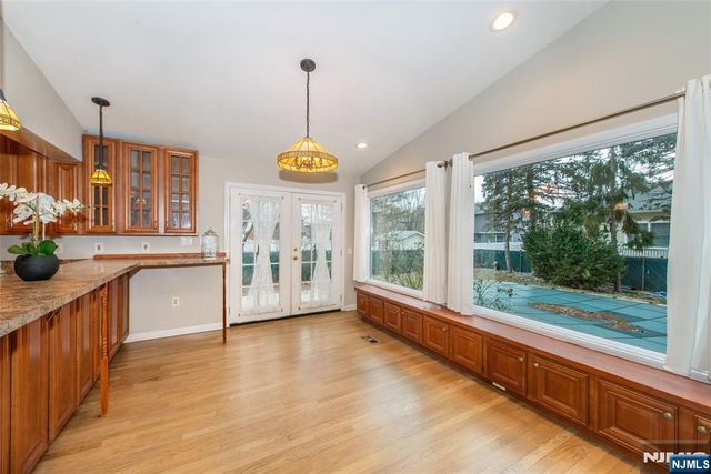 35 Taggart Way, Saddle Brook, NJ 07663