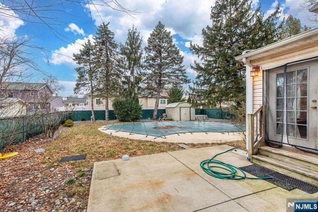 35 Taggart Way, Saddle Brook, NJ 07663