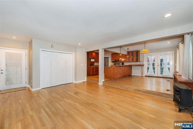 35 Taggart Way, Saddle Brook, NJ 07663