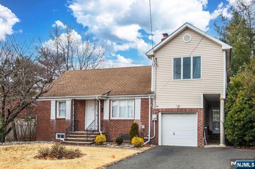 35 Taggart Way, Saddle Brook, NJ 07663