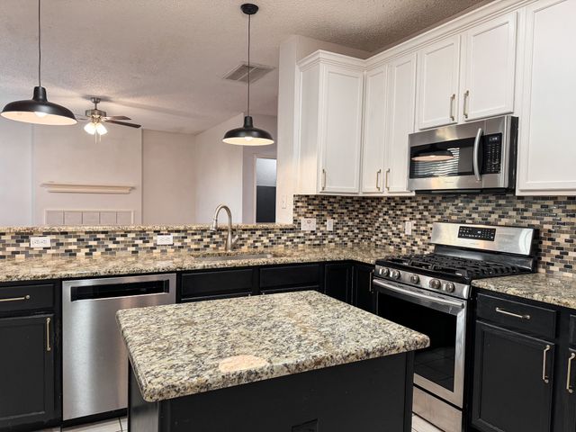1184 Courtney Lane, Lewisville, TX 75077