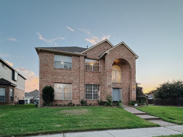 1184 Courtney Lane, Lewisville, TX 75077